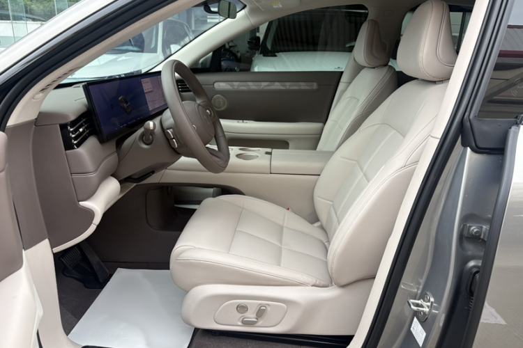 Used IM LS6 2026 Model Range-Extending 66 Max Interior 3