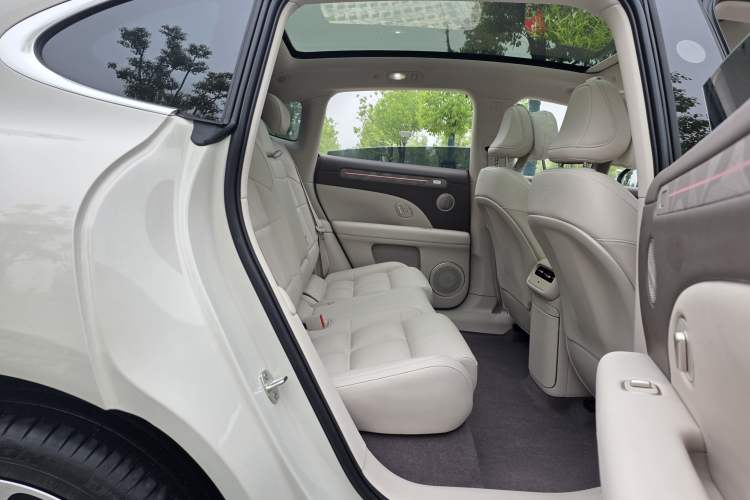 Used IM LS6 2026 Model Range-Extending 52 Max Interior 5