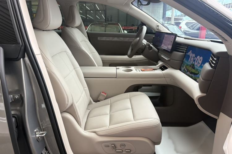 Used IM LS6 2026 Model Range-Extending 66 Max Interior 7