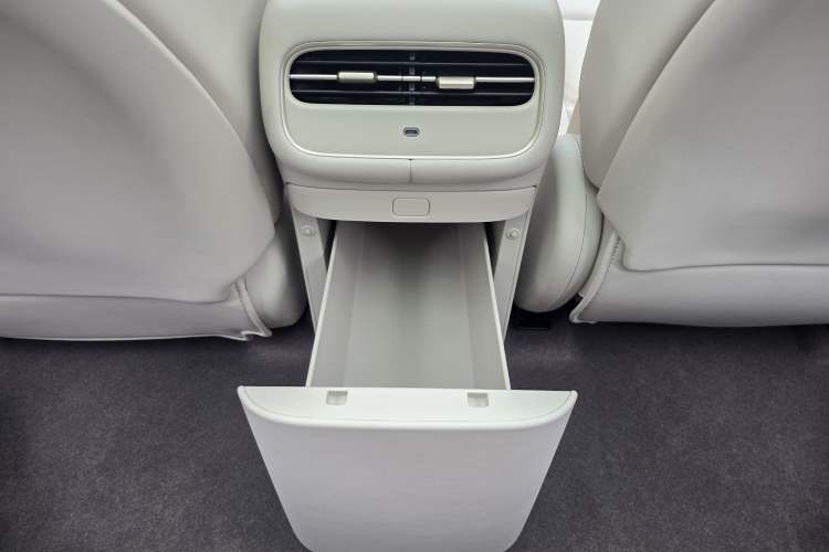 Used IM LS6 2026 Model Range-Extending 52 Max Interior 8