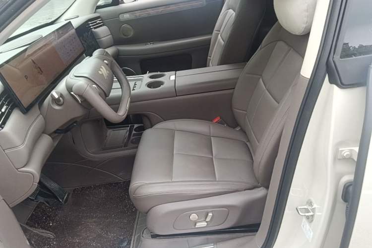 Used IM LS6 2026 Model Range-Extending 66 Max+ Left Front Seat