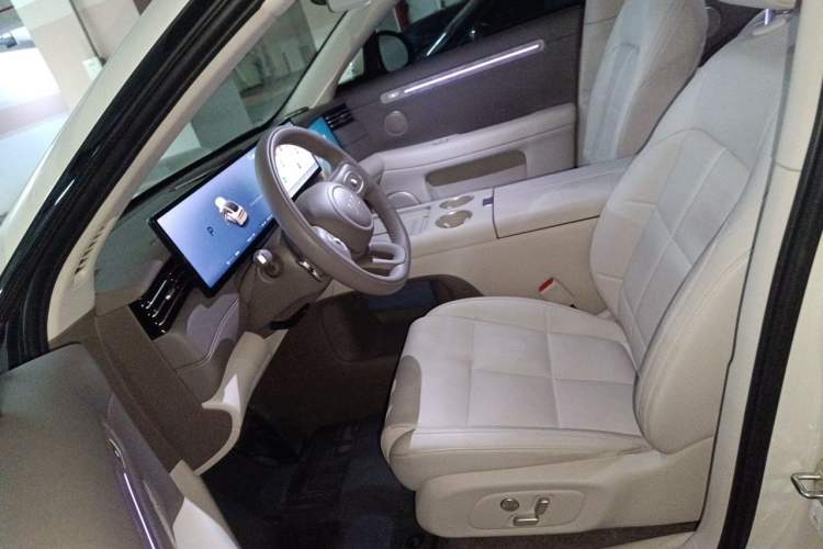 Used IM LS6 2026 Model Pure Electric Max Left Front Seat