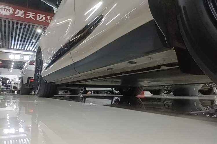 Used IM LS6 2026 Model Pure Electric Max Left Side Sill