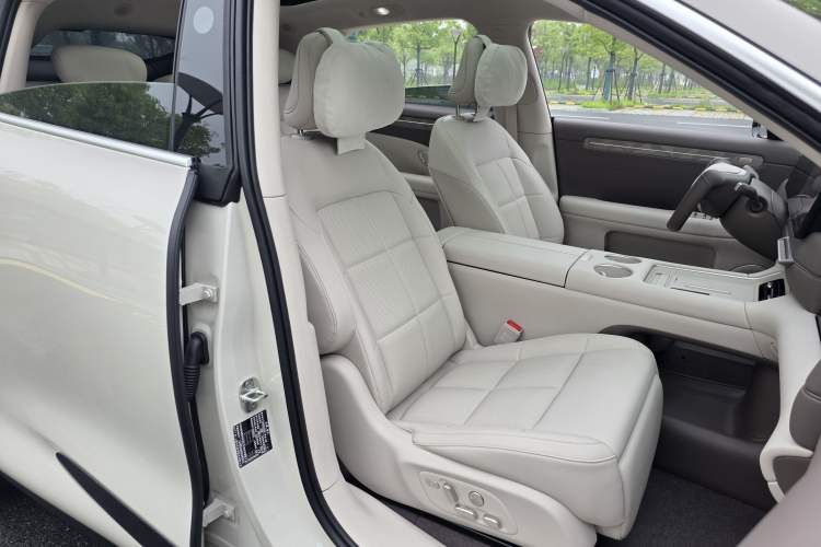 Used IM LS6 2026 Model Range-Extending 52 Max Right Front Seat