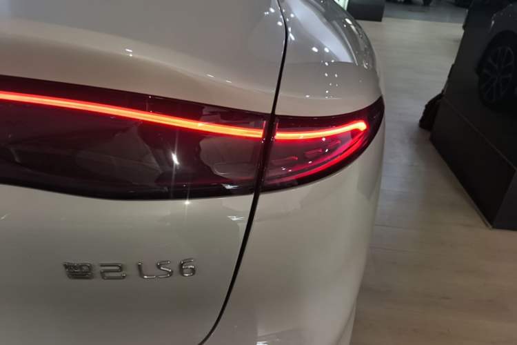 Used IM LS6 2026 Model Range-Extending 52 Max Right Rear Taillight