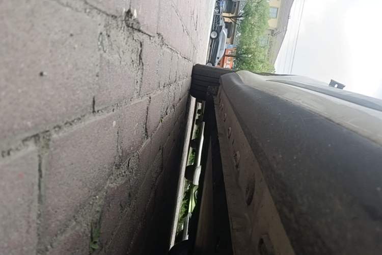 Used IM LS6 2026 Model Range-Extending 66 Max+ Right Side Sill