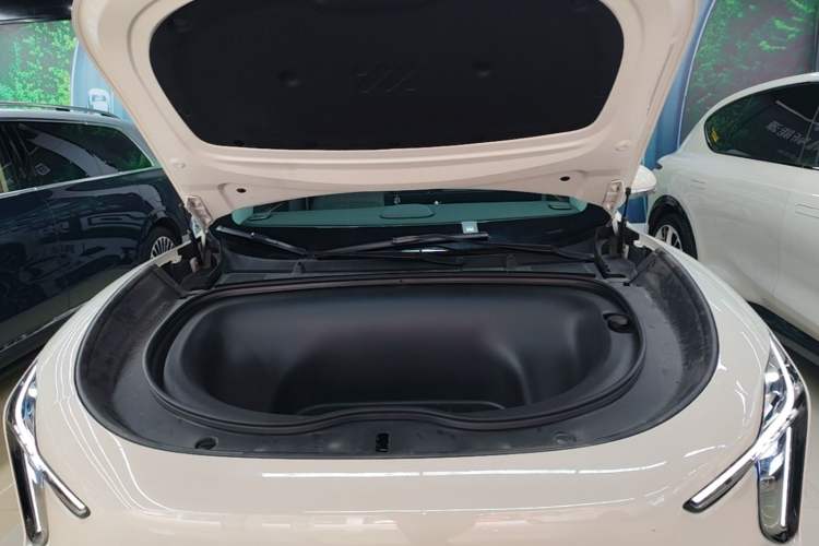 Used IM LS6 2026 Model Pure Electric Max Engine Bay