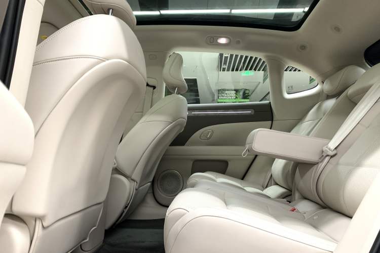 Used IM LS6 2026 Model Pure Electric Max Interior 5