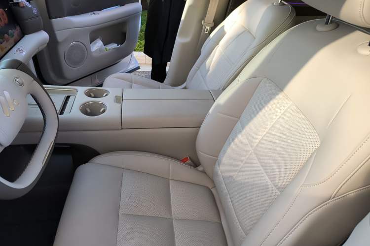 Used IM LS6 2026 Model Range-Extending 52 Max Left Front Seat