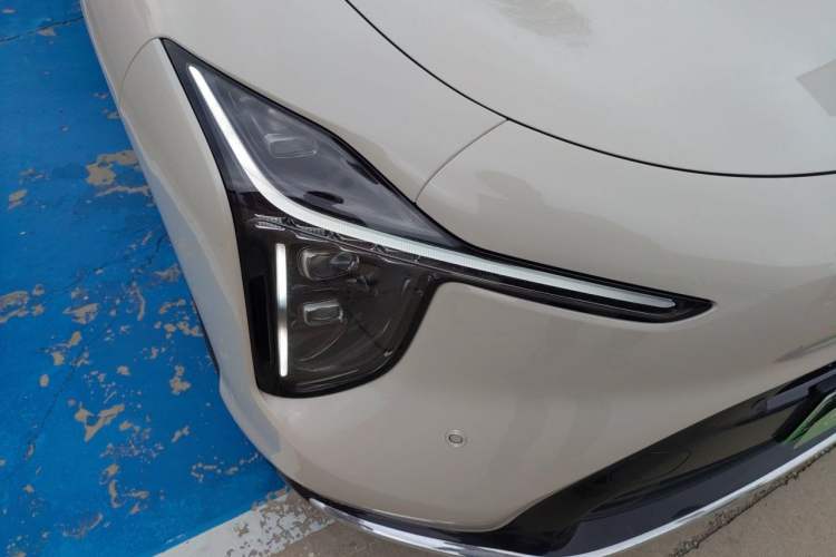 Used IM LS6 2026 Model Range-Extending 52 Max Right Front Headlight
