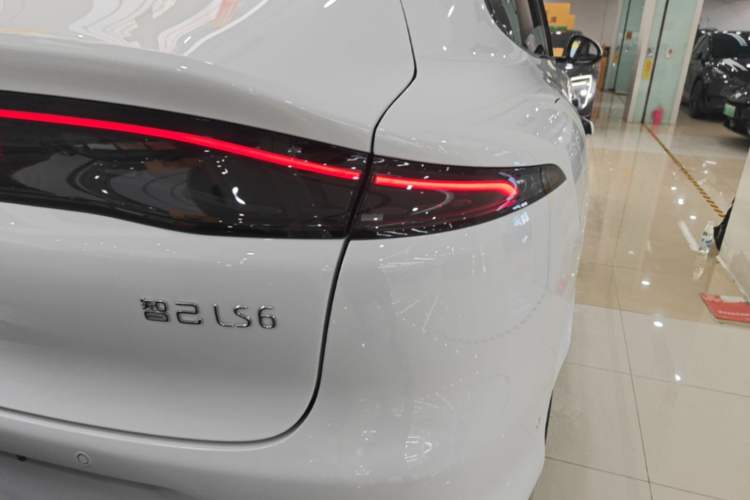 Used IM LS6 2026 Model Range-Extending 52 Max Right Rear Taillight