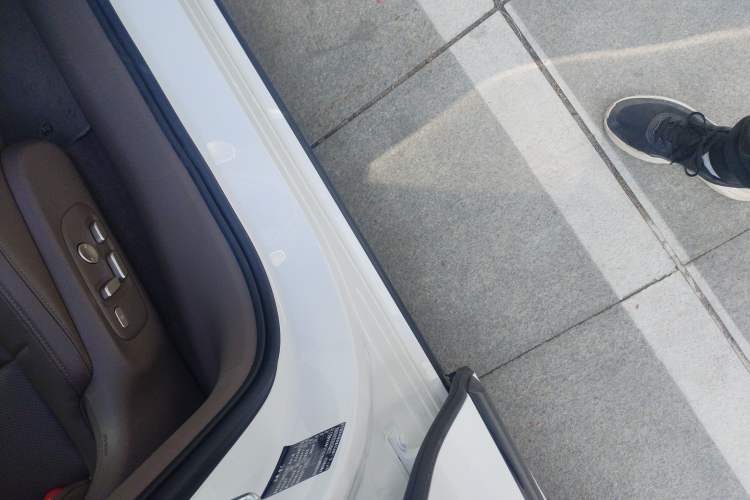 Used IM LS6 2026 Model Range-Extending 52 Max Right Side Sill