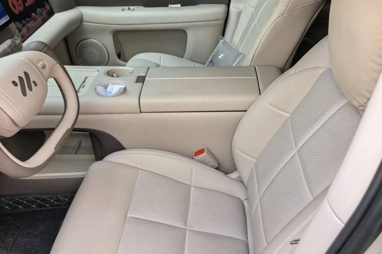 Used IM LS6 2026 Model Pure Electric Max Interior 1