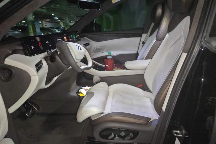 Used IM LS7 2023 100kWh Lux Rear-Drive Version Left Front Seat