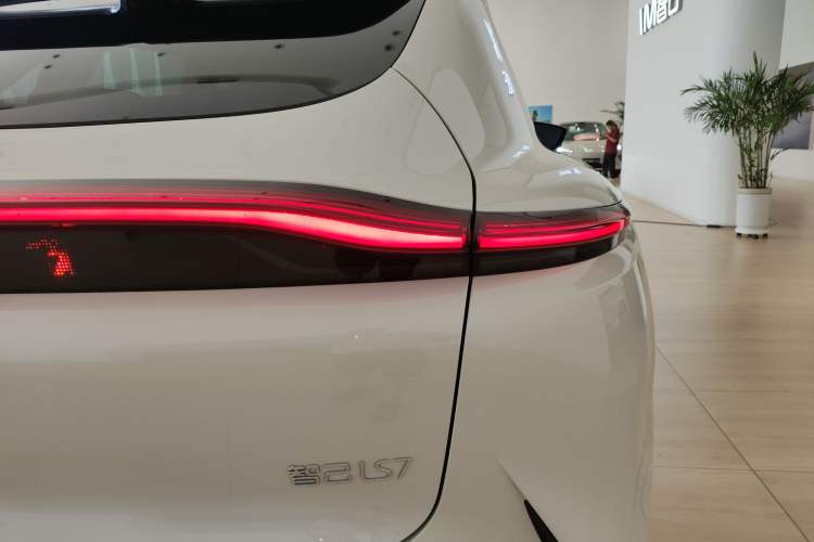 Used IM LS7 2025 New Edition Ultra Right Rear Taillight