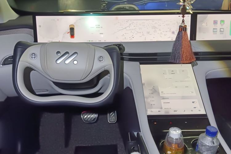 Used IM LS7 2023 90 kWh Elite Rear-Drive Version Center Console