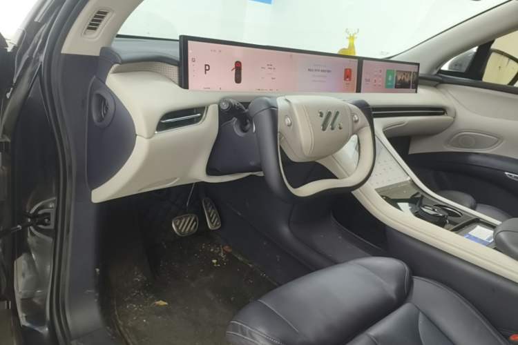 Used IM LS7 2023 90 kWh Elite Rear-Drive Version Center Console