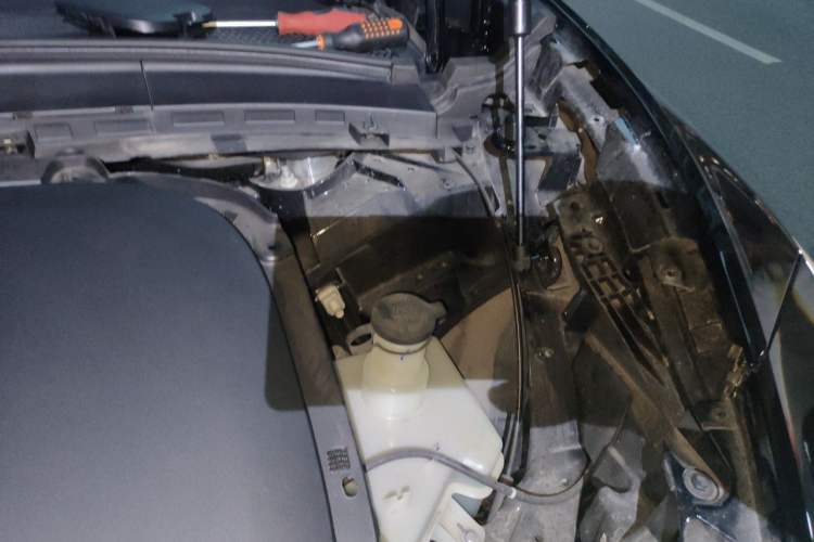 Used IM LS7 2023 90 kWh Elite Rear-Drive Version Engine Bay Left