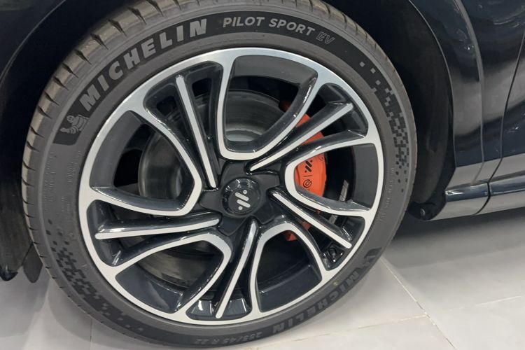 Used IM LS7 2023 100kWh Lux All-Wheel-Drive Version Exterior 5