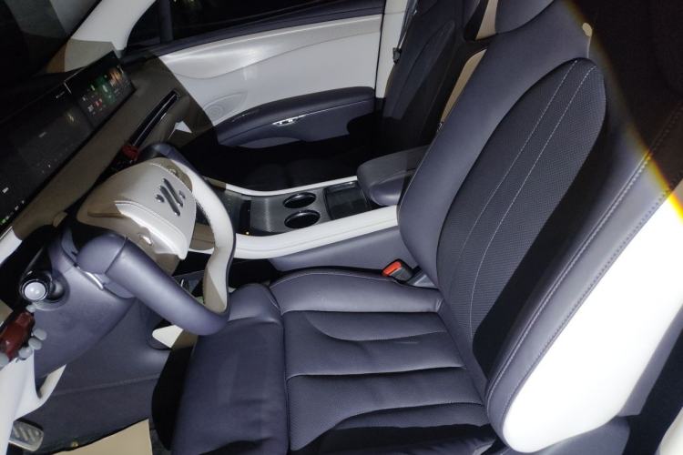 Used IM LS7 2023 90 kWh Elite Rear-Drive Version Left Front Seat