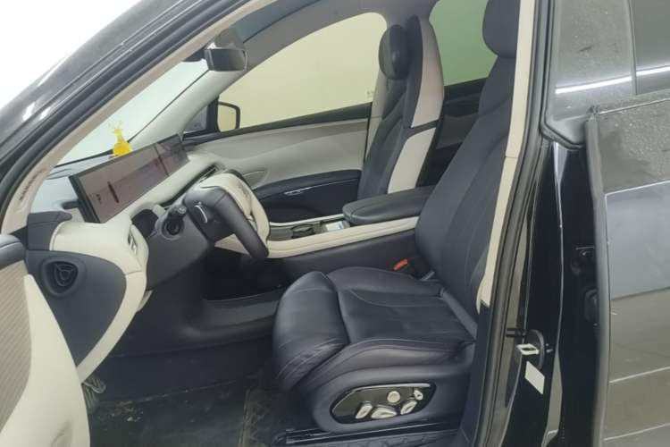 Used IM LS7 2023 90 kWh Elite Rear-Drive Version Left Front Seat