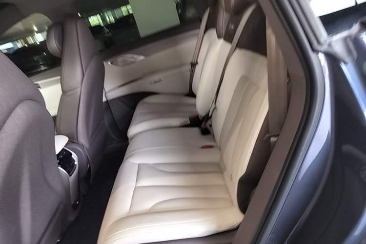 Used IM LS7 2023 90 kWh Elite Rear-Drive Version Left Rear Seat