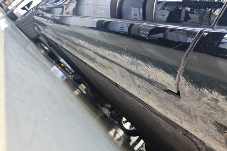 Used IM LS7 2023 90 kWh Elite Rear-Drive Version Right Side Sill