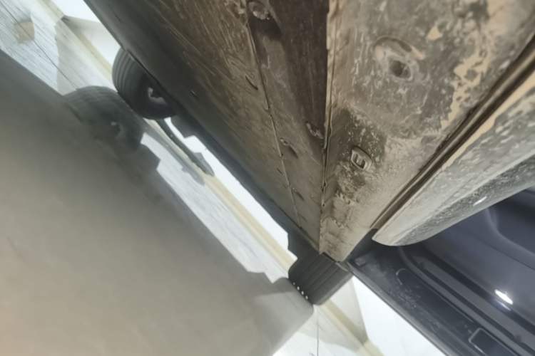 Used IM LS7 2023 90 kWh Elite Rear-Drive Version Right Side Sill