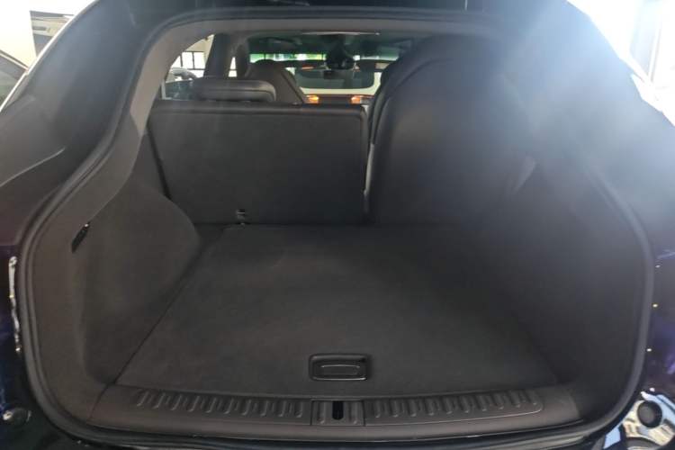 Used IM LS7 2023 90 kWh Elite Rear-Drive Version Trunk