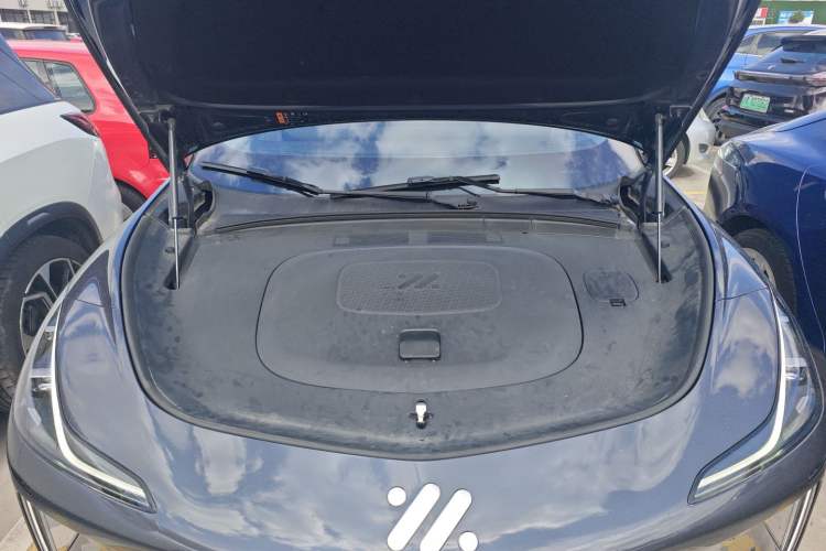 Used IM LS7 2023 90 kWh Elite Rear-Drive Version Engine Bay
