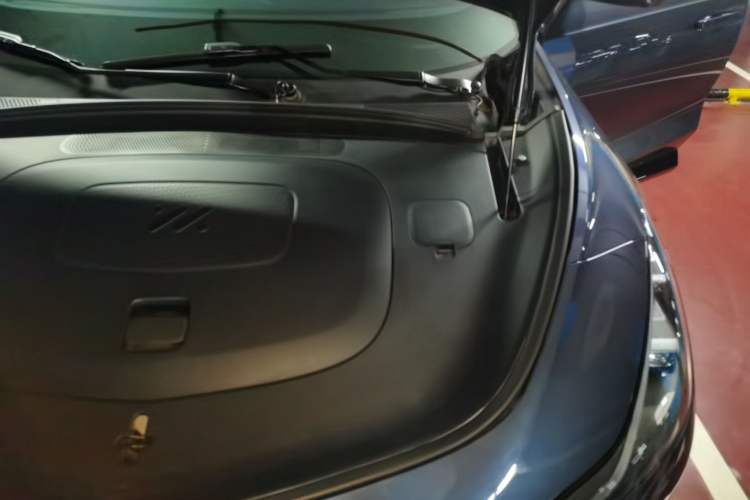 Used IM LS7 2023 90 kWh Elite Rear-Drive Version Engine Bay Left