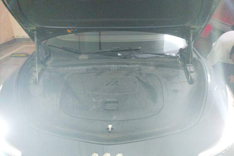 Used IM LS7 2023 100kWh Lux All-Wheel-Drive Version Engine Bay