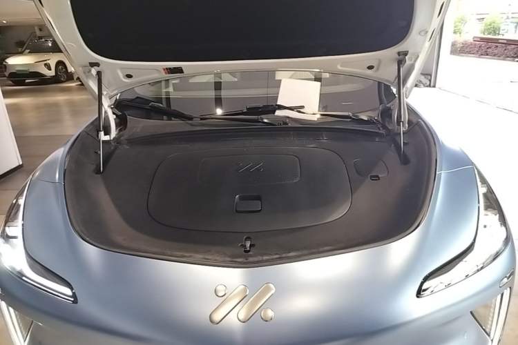 Used IM LS7 2023 90 kWh Elite Rear-Drive Version Engine Bay