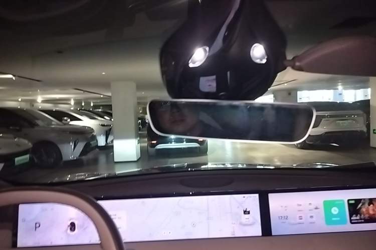 Used IM LS7 2023 100kWh Lux Rear-Drive Version Headliner