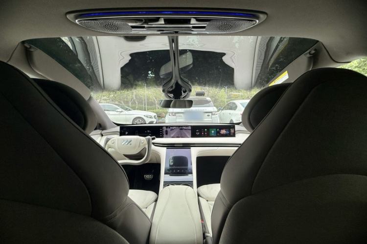 Used IM LS7 2023 100kWh Lux All-Wheel-Drive Version Headliner