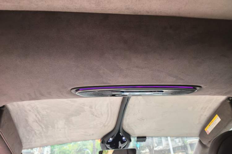 Used IM LS7 2023 100kWh Pro All-Wheel-Drive Version Headliner