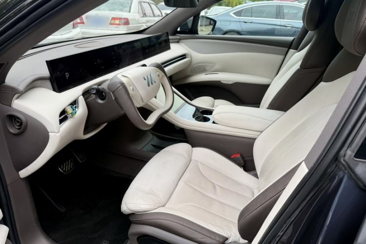 Used IM LS7 2023 100kWh Lux All-Wheel-Drive Version Interior 2