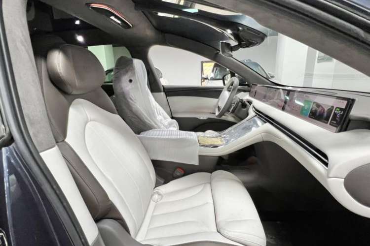 Used IM LS7 2023 100kWh Lux All-Wheel-Drive Version Interior 3