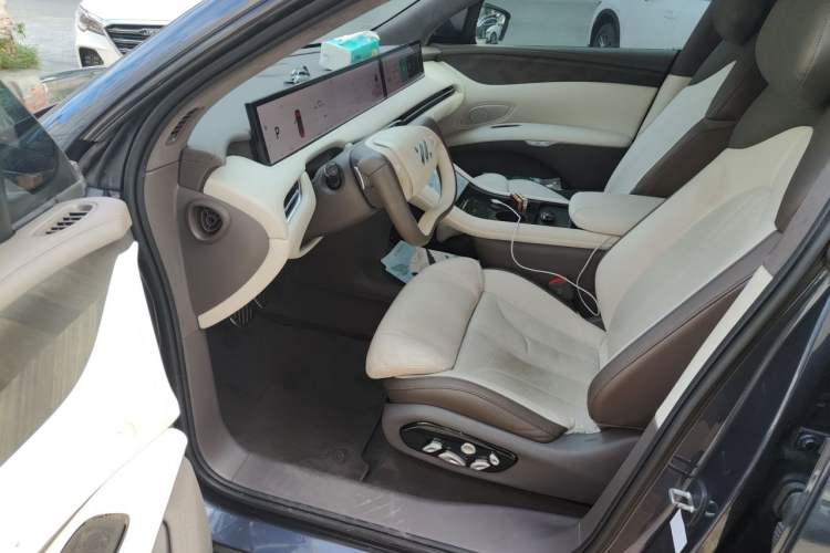 Used IM LS7 2023 100kWh Lux Rear-Drive Version Interior 3