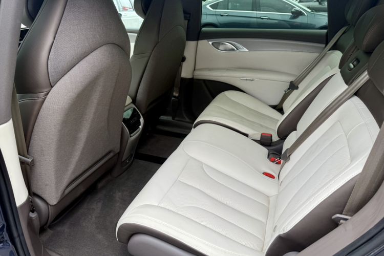 Used IM LS7 2023 100kWh Lux All-Wheel-Drive Version Interior 3