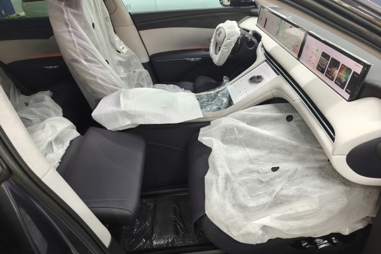 Used IM LS7 2023 100kWh Lux All-Wheel-Drive Version Interior 4