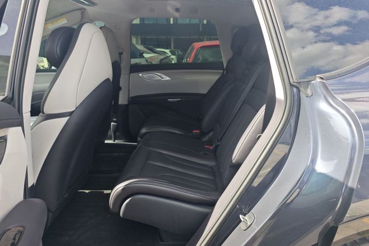 Used IM LS7 2023 90 kWh Elite Rear-Drive Version Interior 4