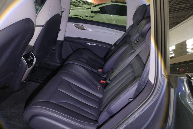 Used IM LS7 2023 100kWh Lux Rear-Drive Version Interior 4