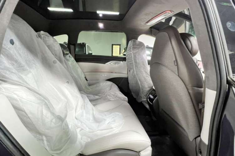 Used IM LS7 2023 100kWh Lux All-Wheel-Drive Version Interior 4