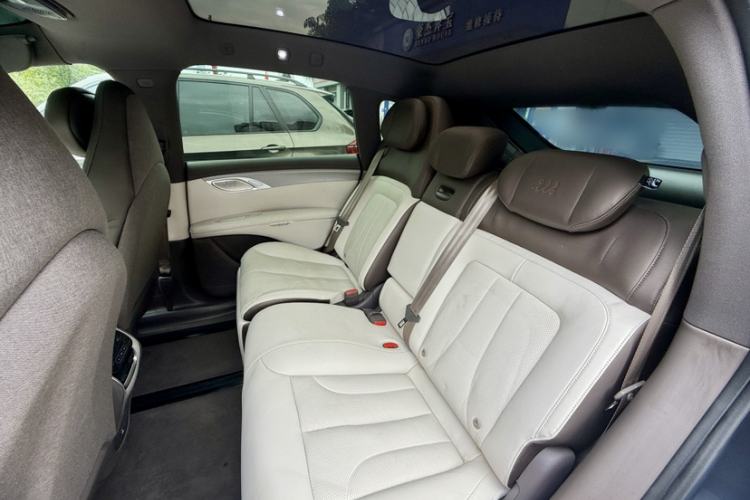 Used IM LS7 2023 100kWh Lux All-Wheel-Drive Version Interior 4