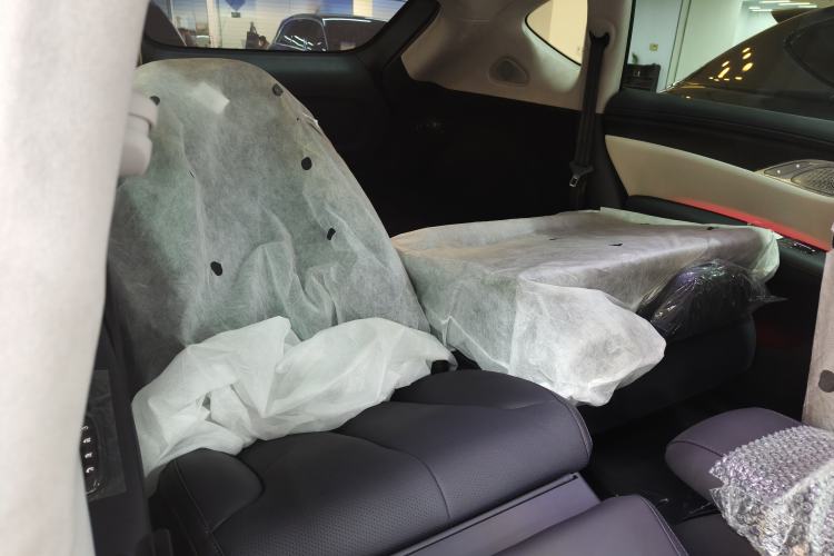 Used IM LS7 2023 100kWh Lux All-Wheel-Drive Version Interior 5