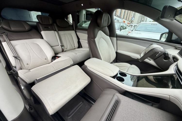 Used IM LS7 2023 100kWh Lux All-Wheel-Drive Version Interior 5