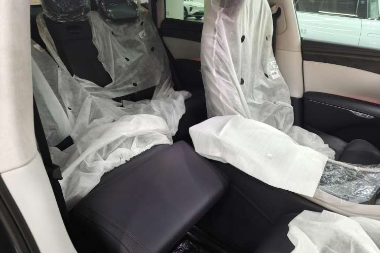 Used IM LS7 2023 100kWh Lux All-Wheel-Drive Version Interior 6