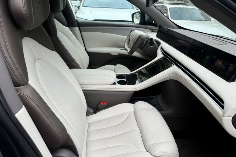 Used IM LS7 2023 100kWh Lux All-Wheel-Drive Version Interior 7