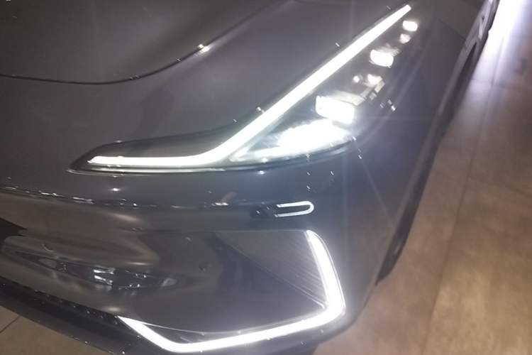 Used IM LS7 2023 100kWh Lux Rear-Drive Version Left Front Headlight